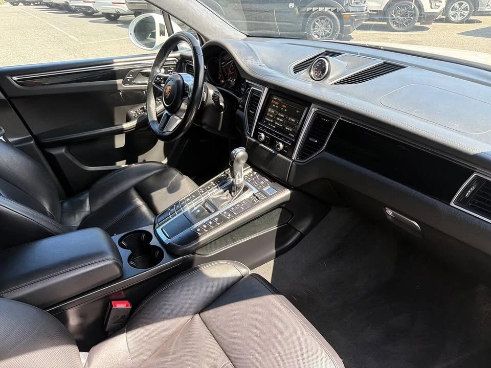 2016 Porsche Macan - Image 13 of 20