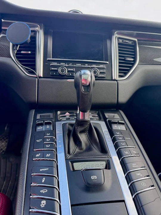 2016 Porsche Macan - Image 7 of 10