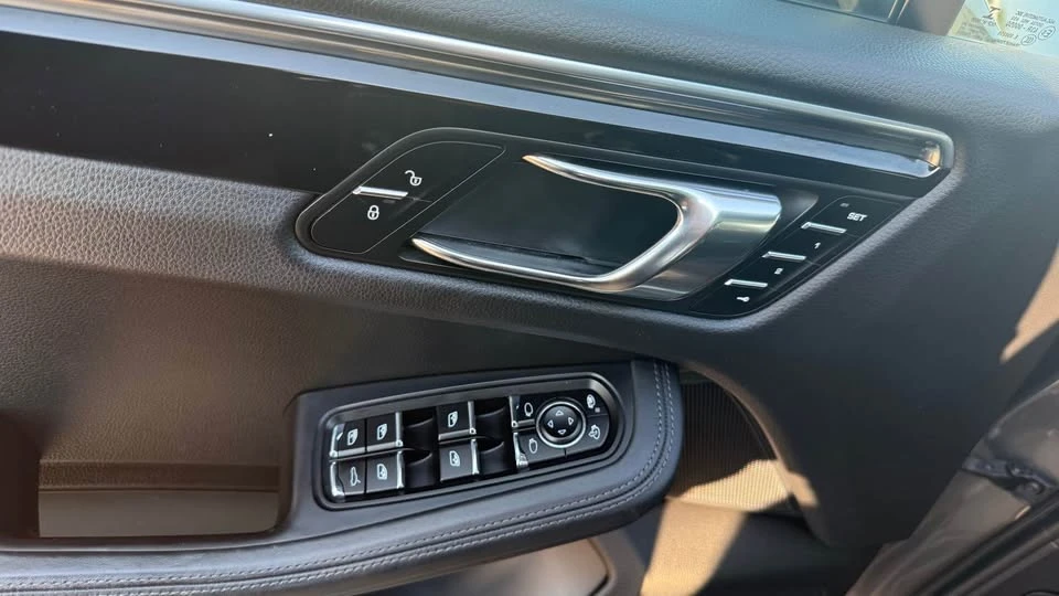 2016 Porsche Macan - Image 8 of 14