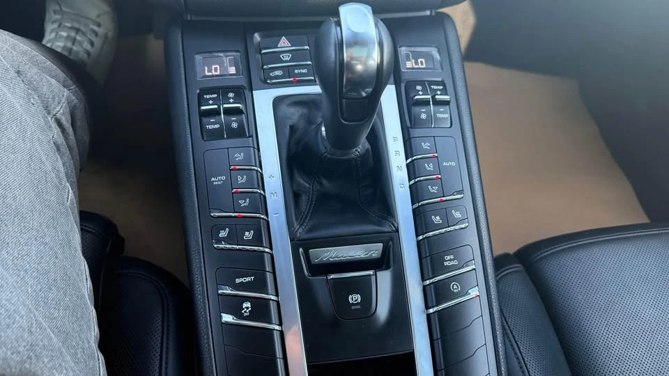 2016 Porsche Macan - Image 12 of 14