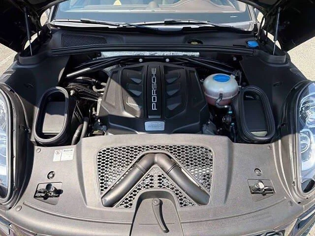 2016 Porsche Macan - Image 10 of 20