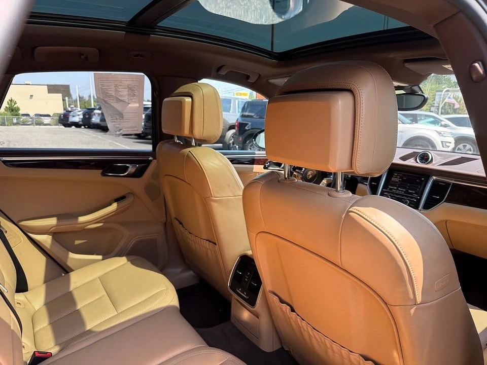 2016 Porsche Macan - Image 18 of 20