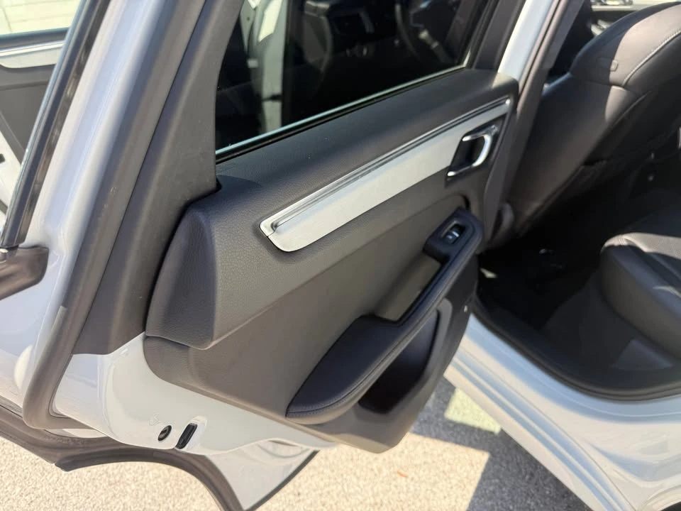 2016 Porsche Macan - Image 13 of 13
