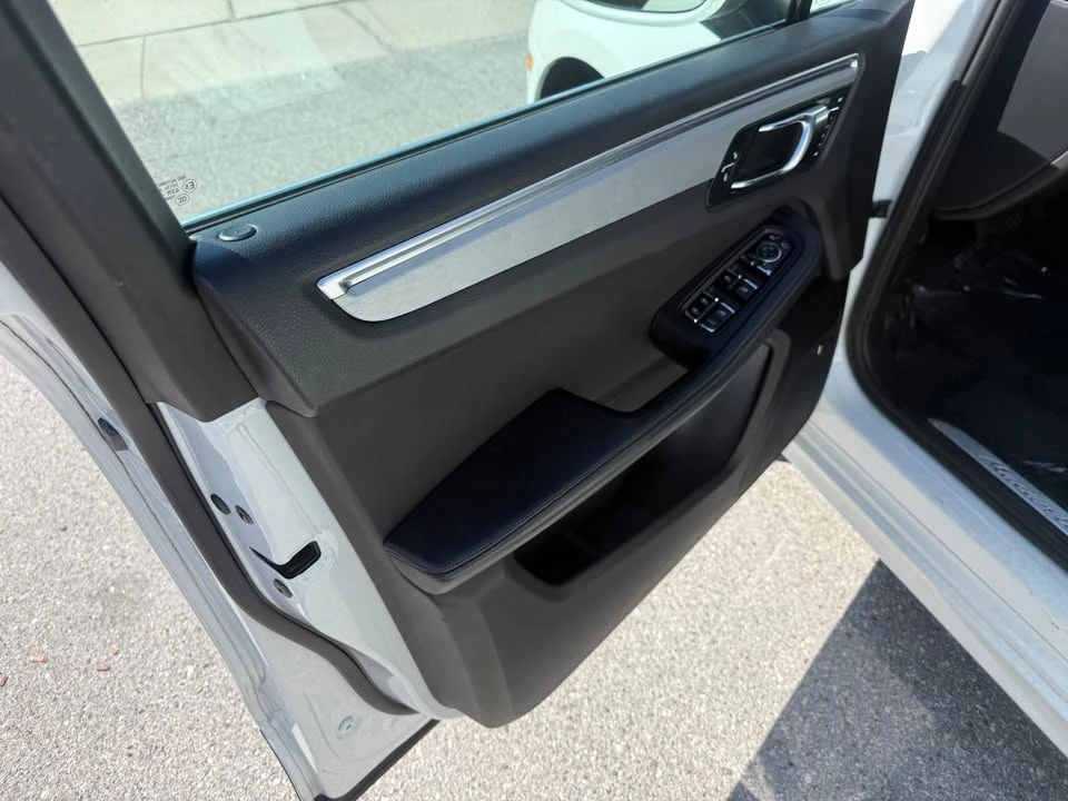 2016 Porsche Macan - Image 11 of 13