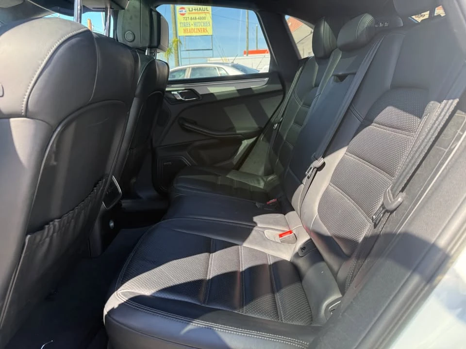 2016 Porsche Macan - Image 12 of 13