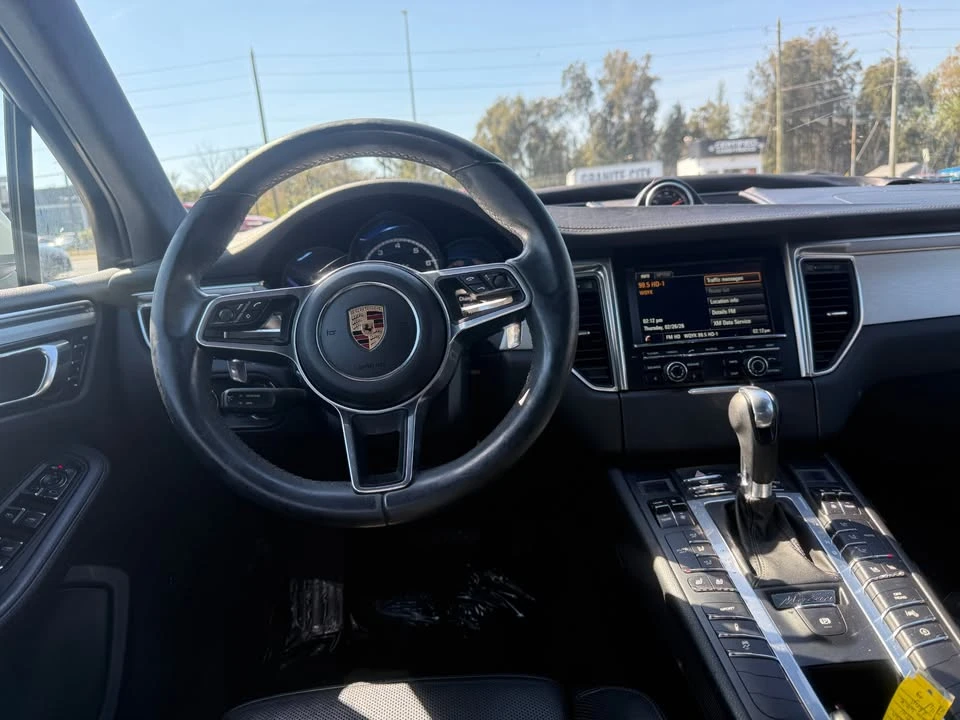 2016 Porsche Macan - Image 9 of 13