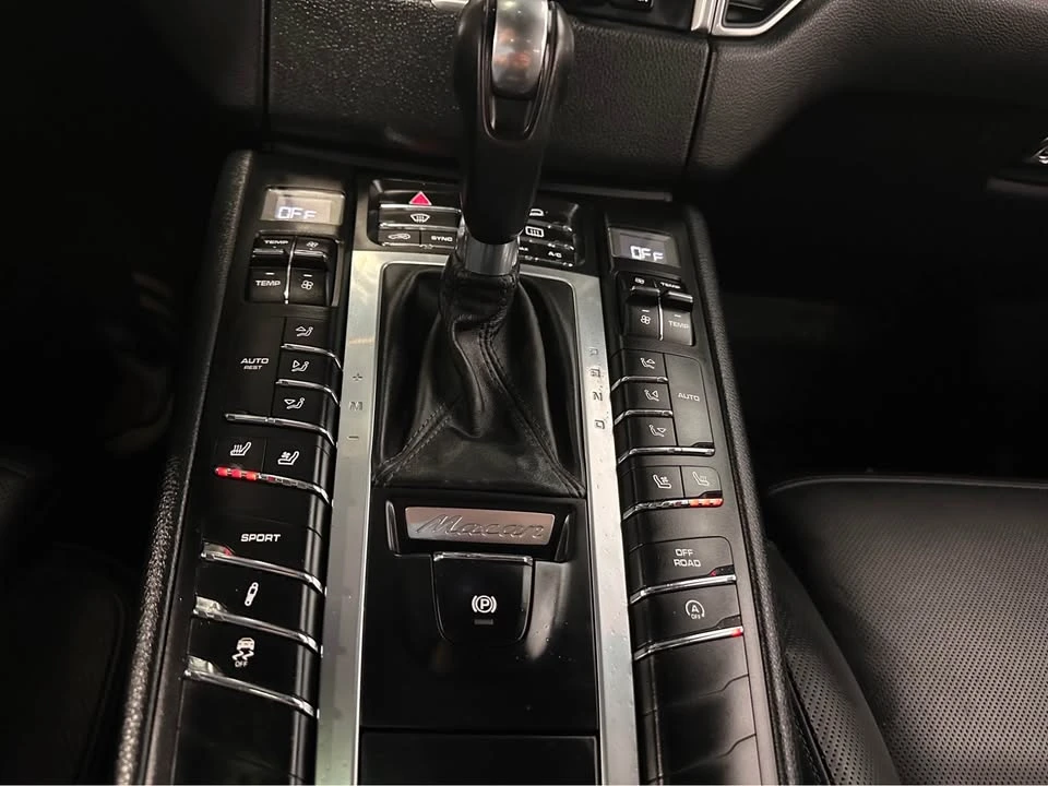 2016 Porsche Macan - Image 12 of 18