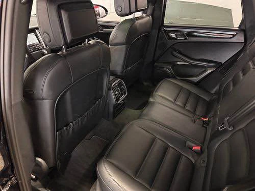 2016 Porsche Macan - Image 9 of 18