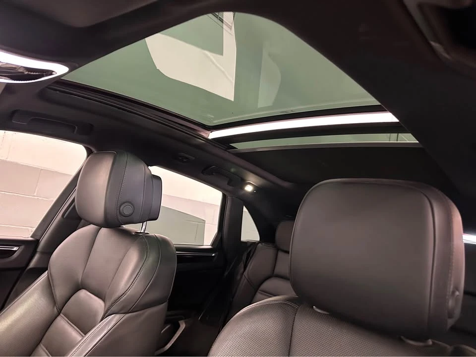 2016 Porsche Macan - Image 10 of 18