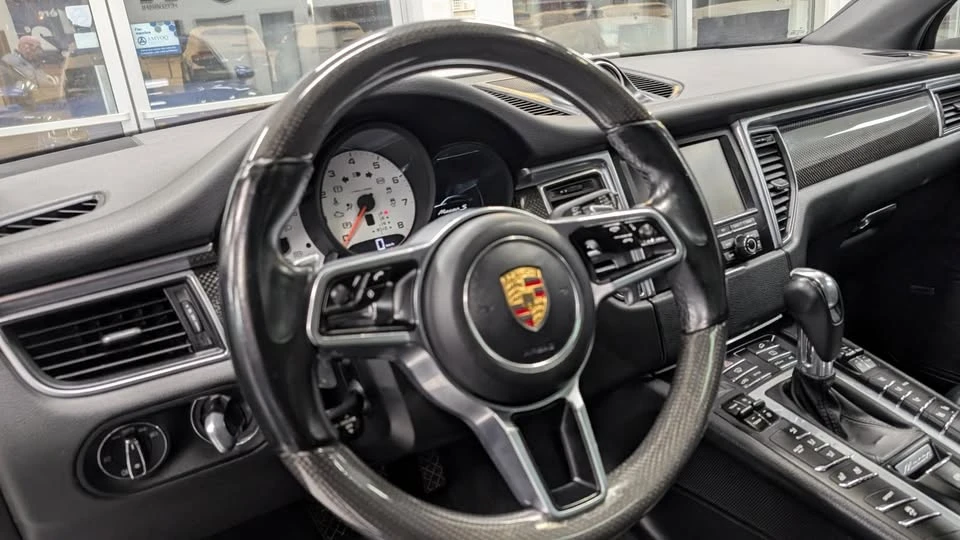 2016 Porsche Macan - Image 8 of 10