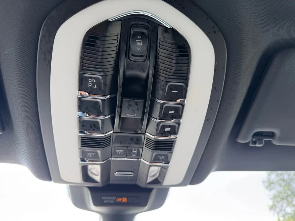 2016 Porsche Macan - Image 19 of 20