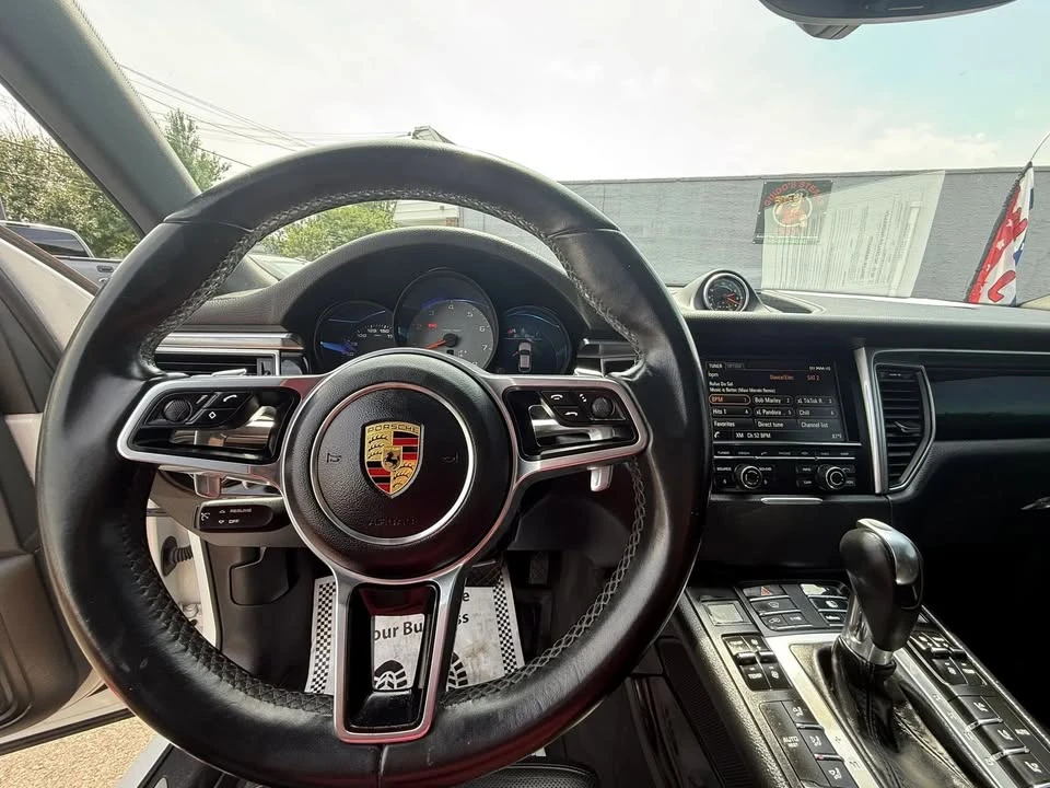 2016 Porsche Macan - Image 16 of 17