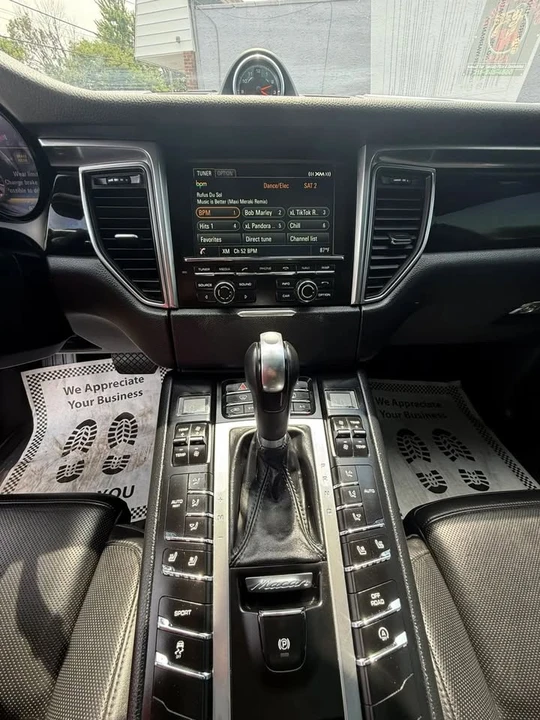 2016 Porsche Macan - Image 15 of 17