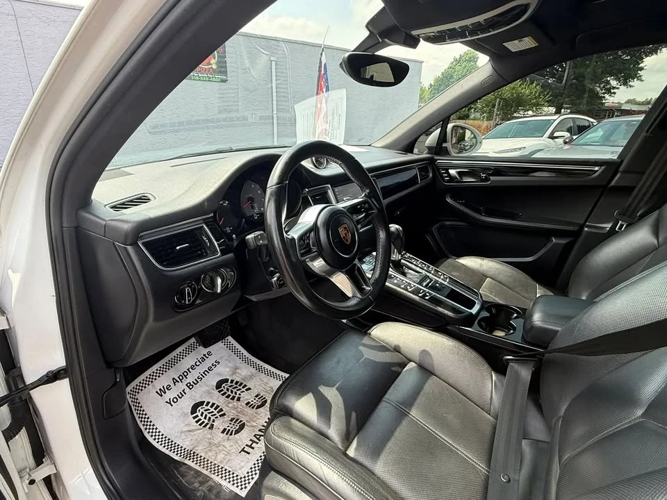 2016 Porsche Macan - Image 8 of 17