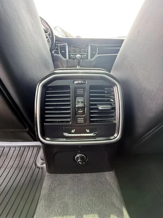 2016 Porsche Macan - Image 12 of 17