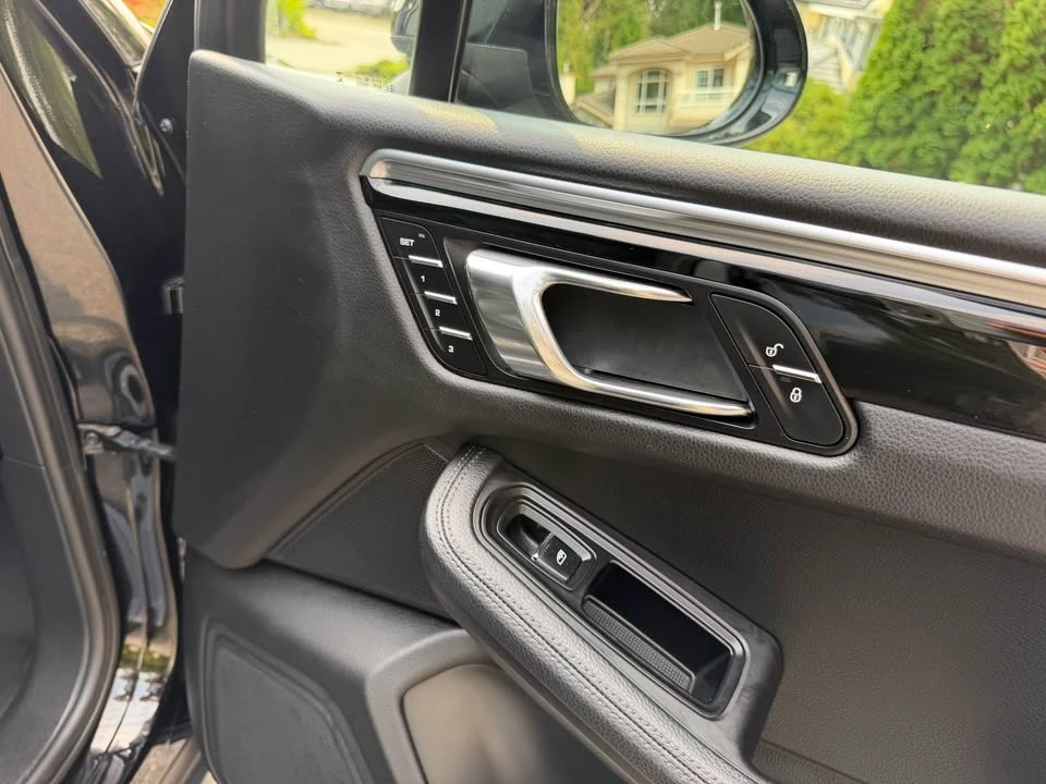 2016 Porsche Macan - Image 10 of 20