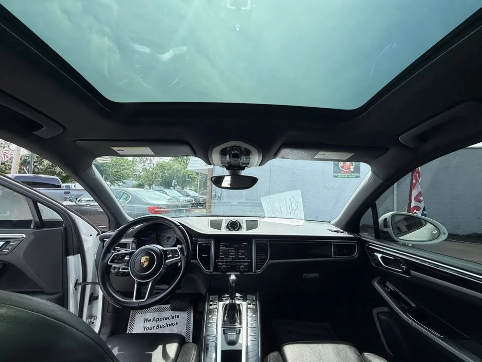 2016 Porsche Macan - Image 13 of 17