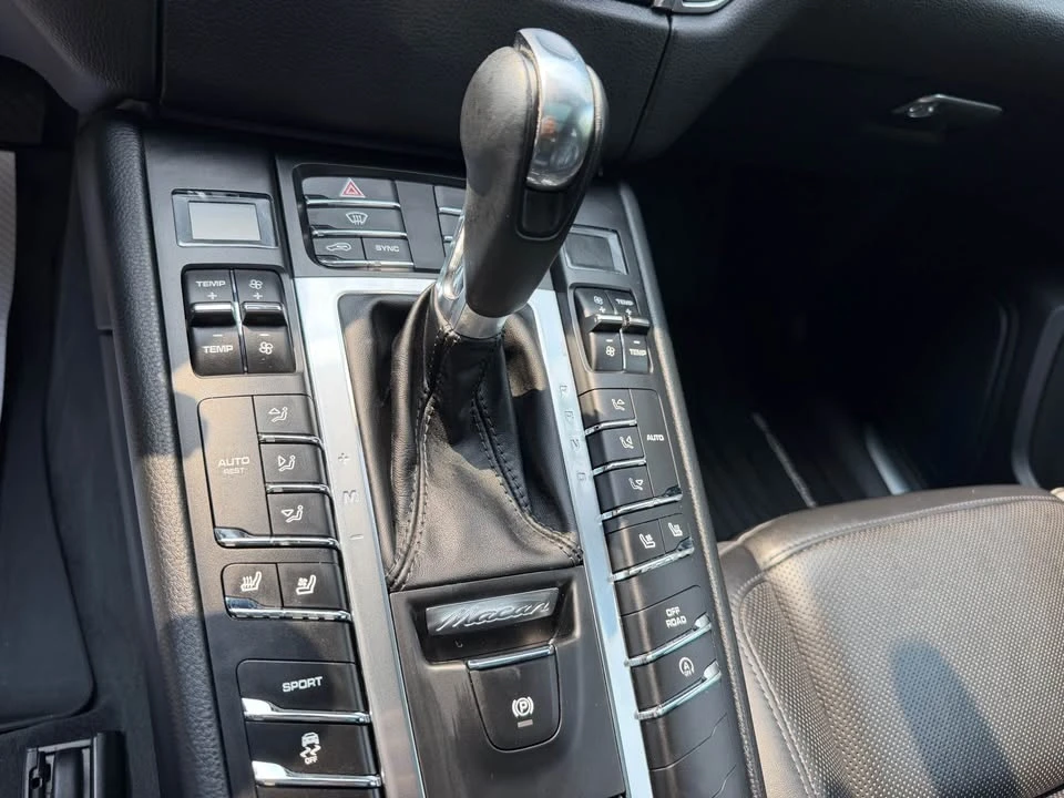 2016 Porsche Macan - Image 16 of 20