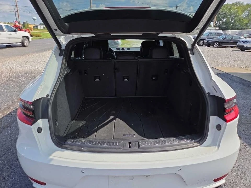 2016 Porsche Macan - Image 12 of 20