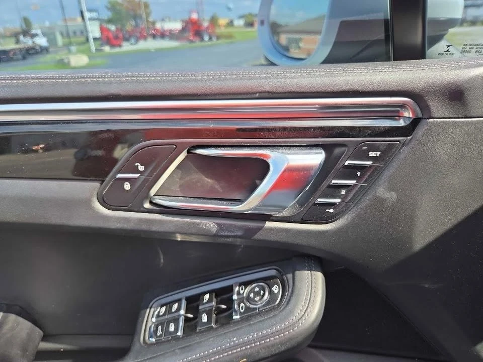 2016 Porsche Macan - Image 13 of 20