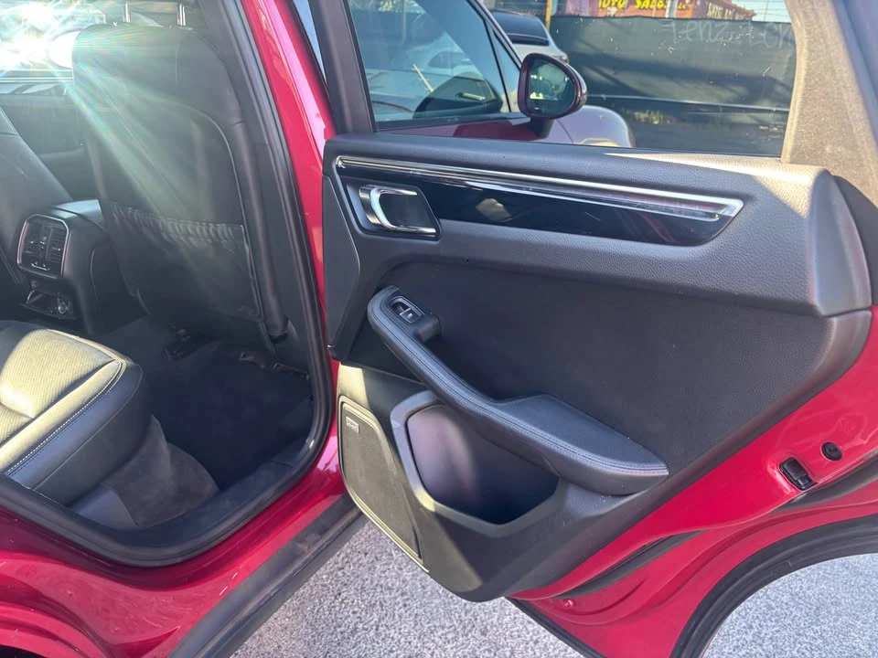 2016 Porsche Macan - Image 9 of 20