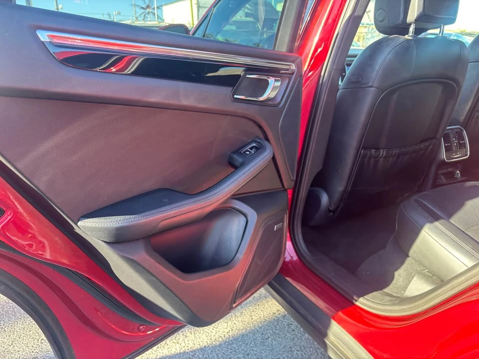 2016 Porsche Macan - Image 13 of 20