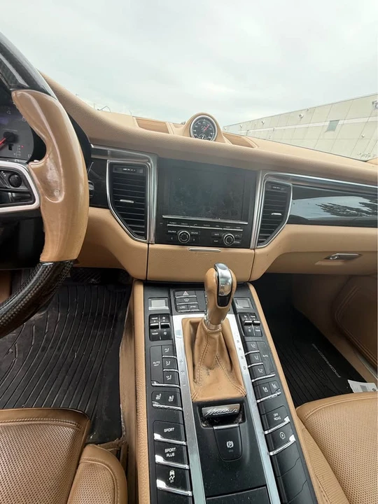 2016 Porsche Macan - Image 8 of 10