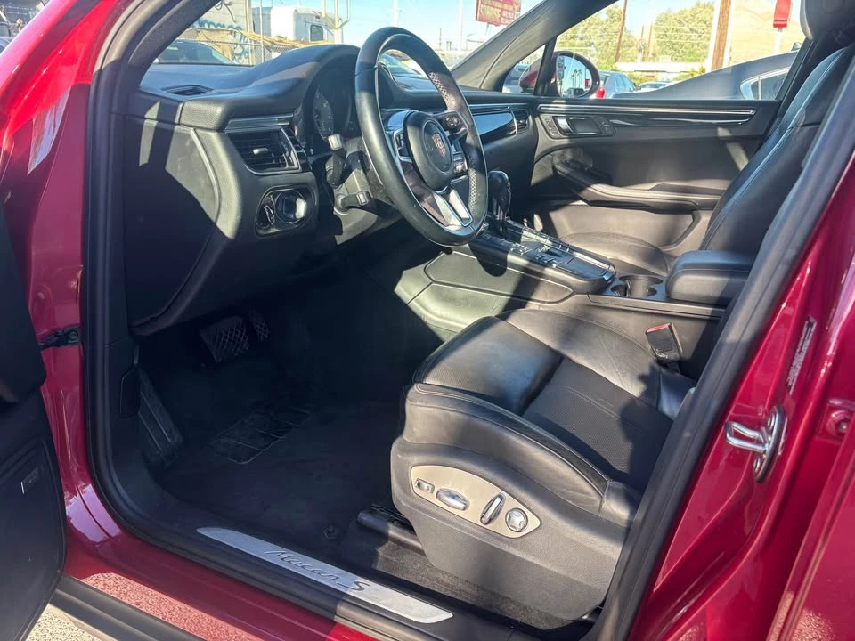 2016 Porsche Macan - Image 17 of 20