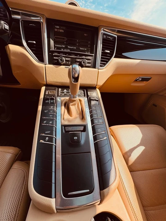 2016 Porsche Macan - Image 6 of 9