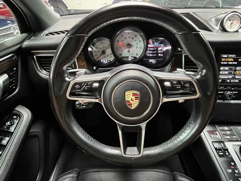 2016 Porsche Macan - Image 12 of 20