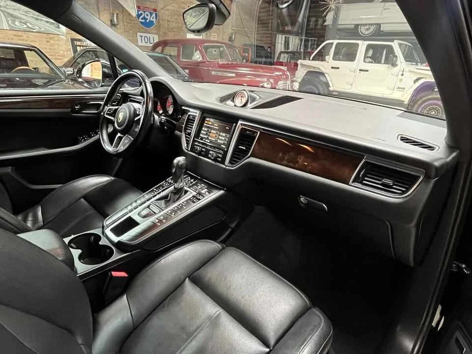 2016 Porsche Macan - Image 9 of 20