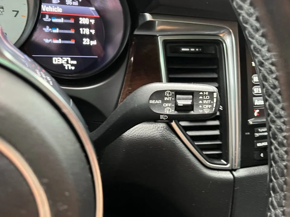 2016 Porsche Macan - Image 17 of 20