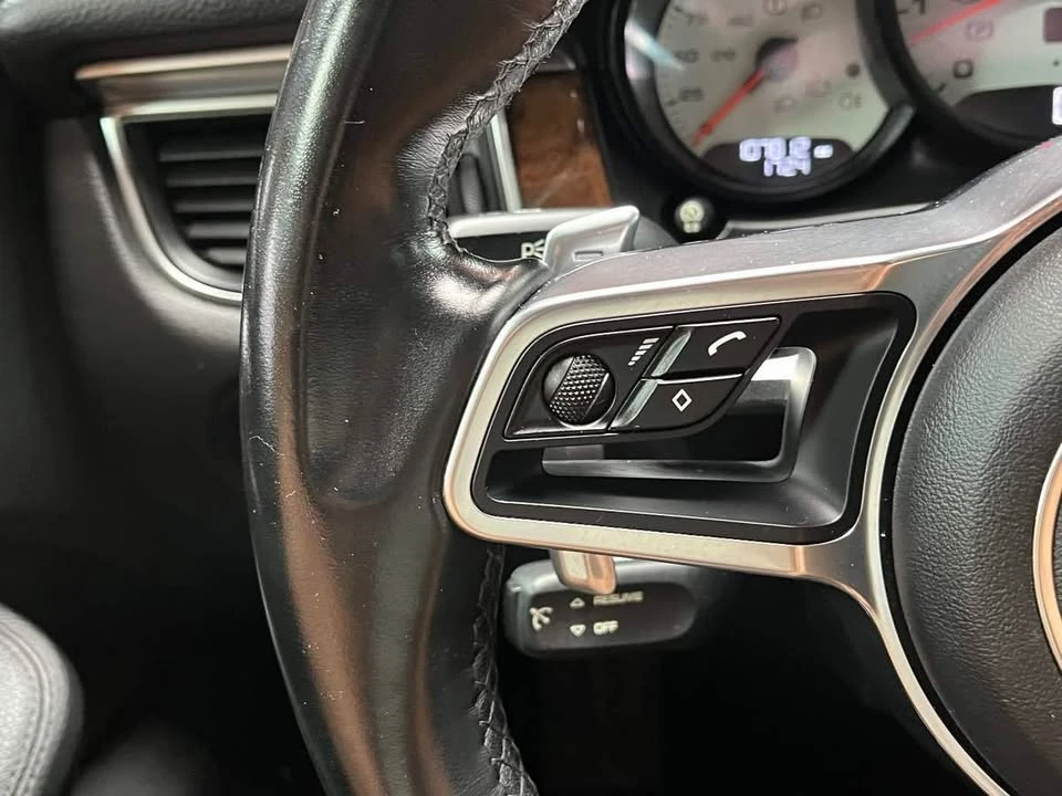 2016 Porsche Macan - Image 15 of 20