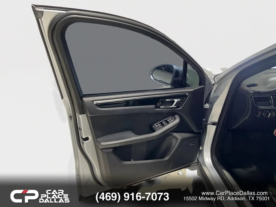 2016 Porsche Macan - Image 13 of 19