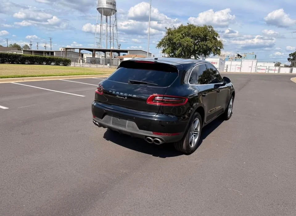 2016 Porsche Macan - Image 11 of 12