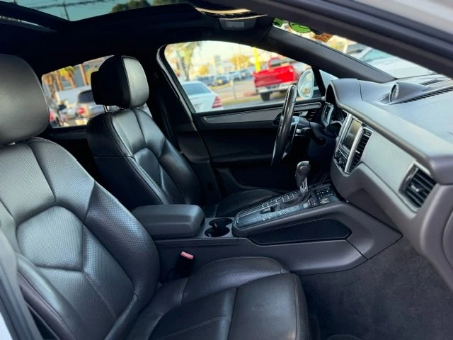 2016 Porsche Macan - Image 11 of 13