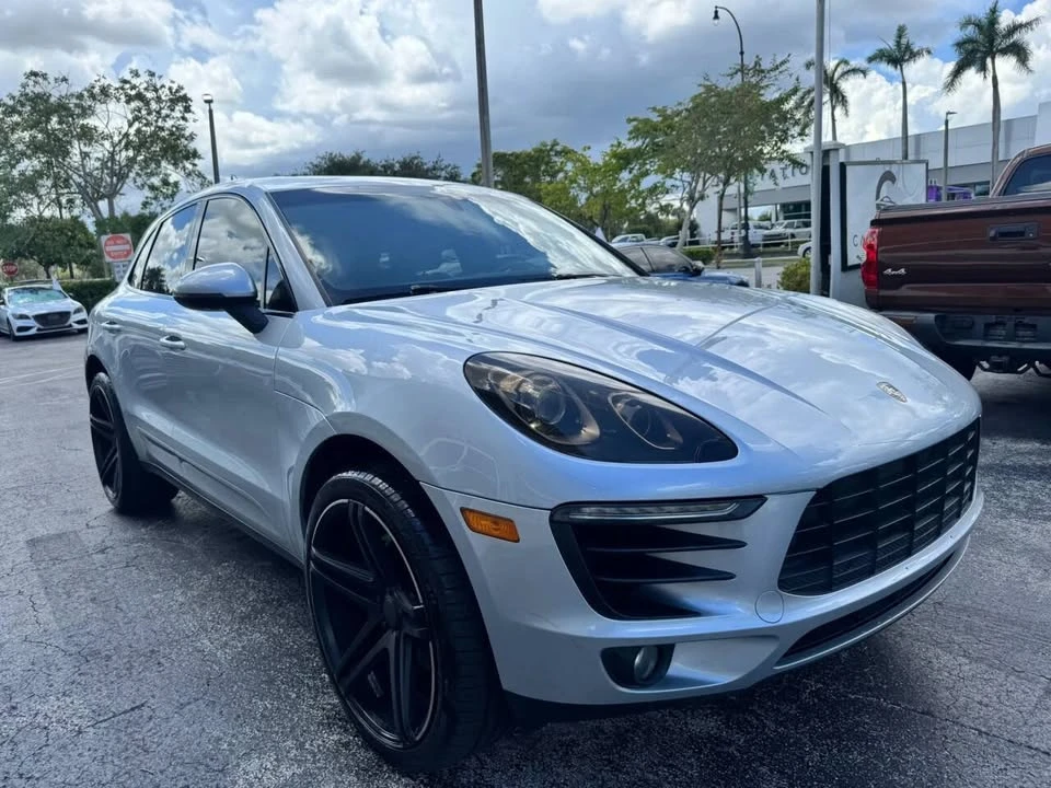 2016 Porsche Macan - Image 2 of 20