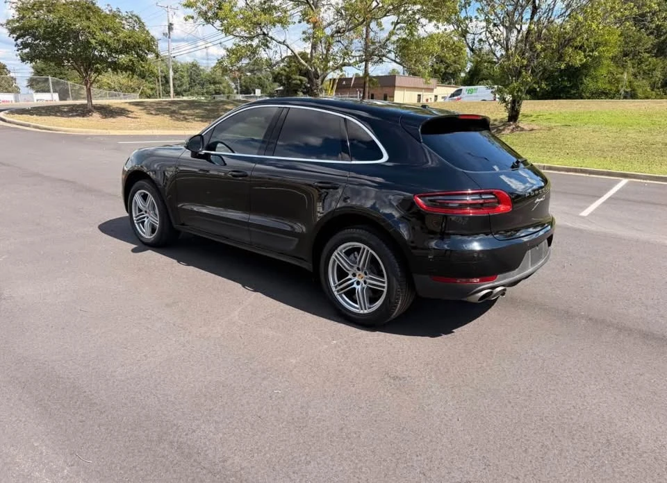 2016 Porsche Macan - Image 10 of 12