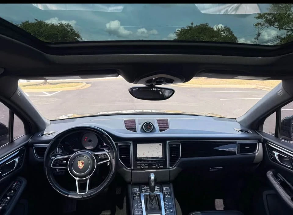 2016 Porsche Macan - Image 8 of 12