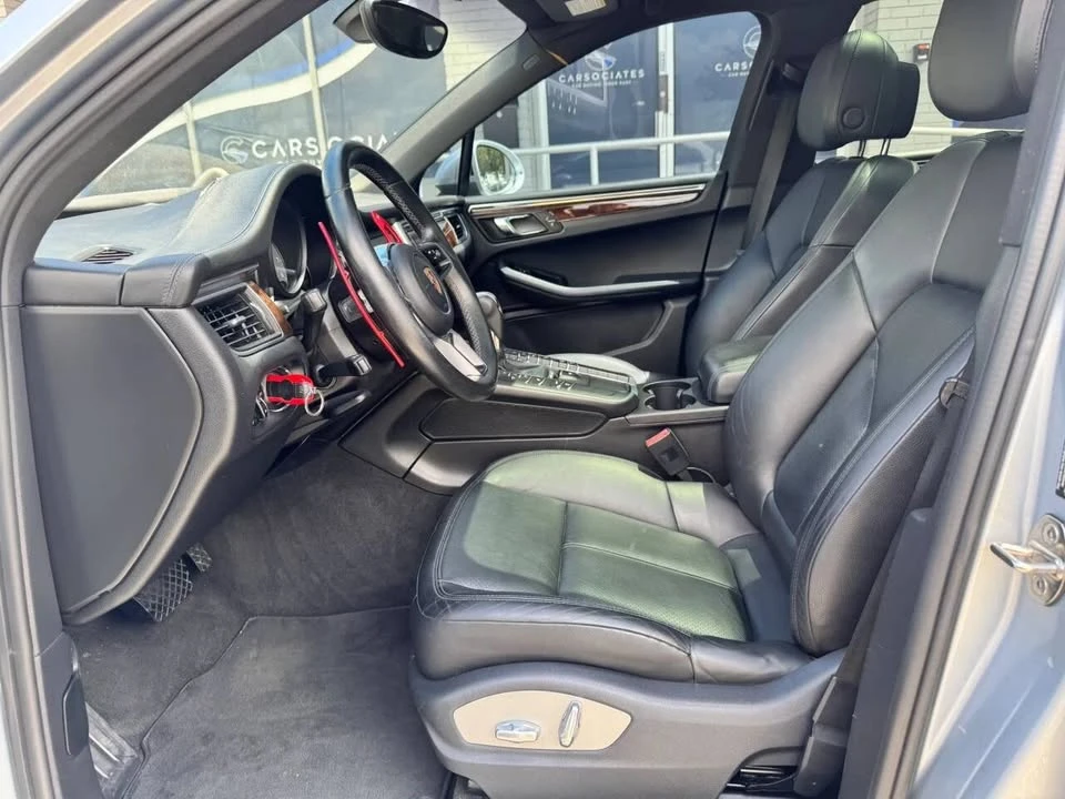 2016 Porsche Macan - Image 18 of 20