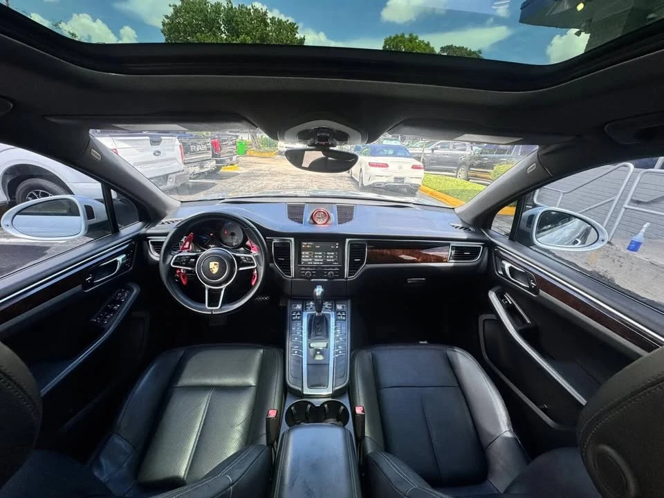 2016 Porsche Macan - Image 16 of 20