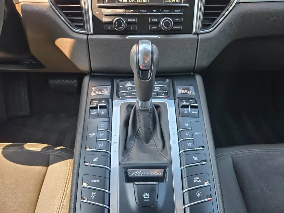 2016 Porsche Macan - Image 13 of 19