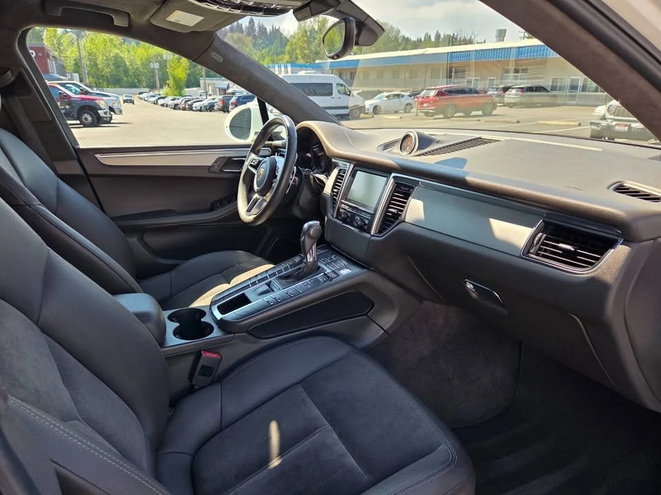 2016 Porsche Macan - Image 16 of 19