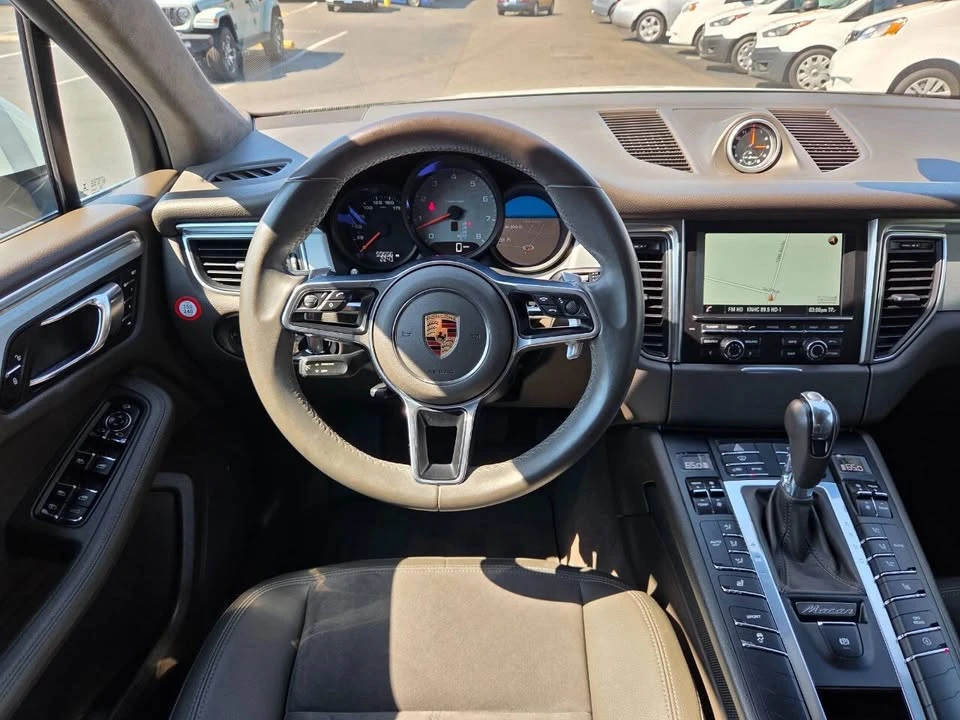 2016 Porsche Macan - Image 12 of 19