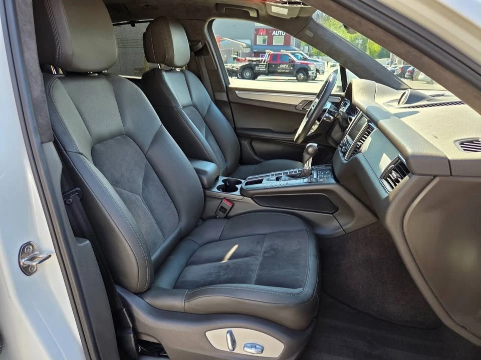 2016 Porsche Macan - Image 17 of 19