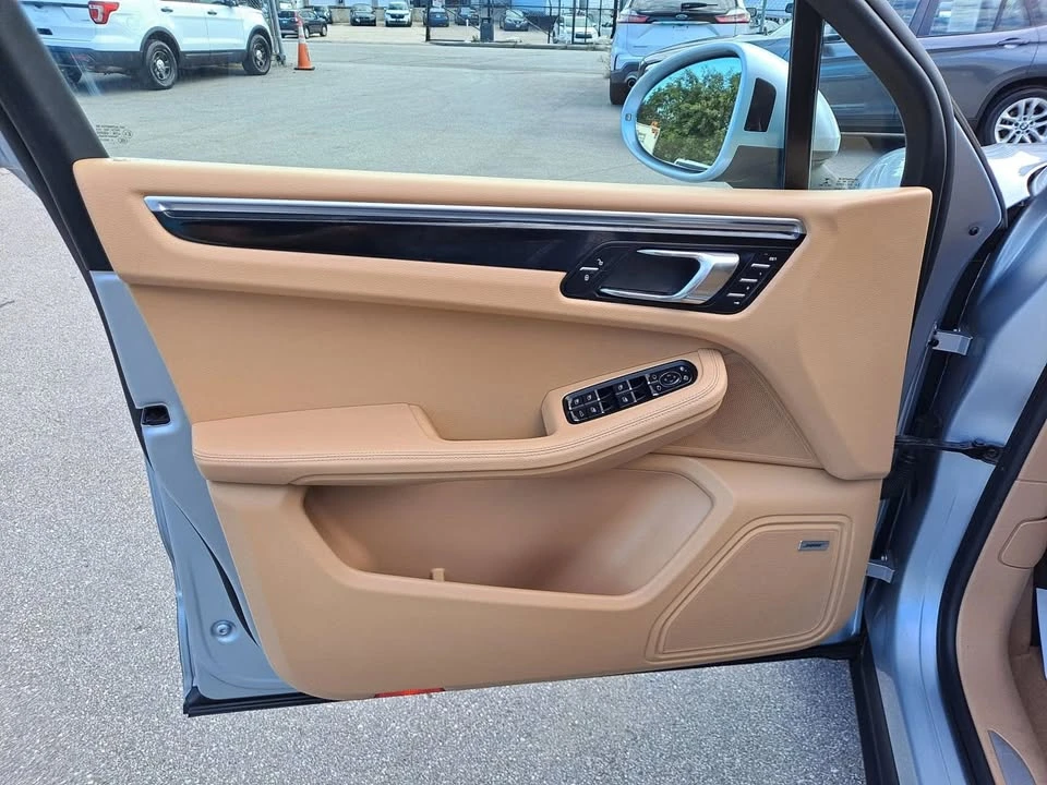 2016 Porsche Macan - Image 10 of 11