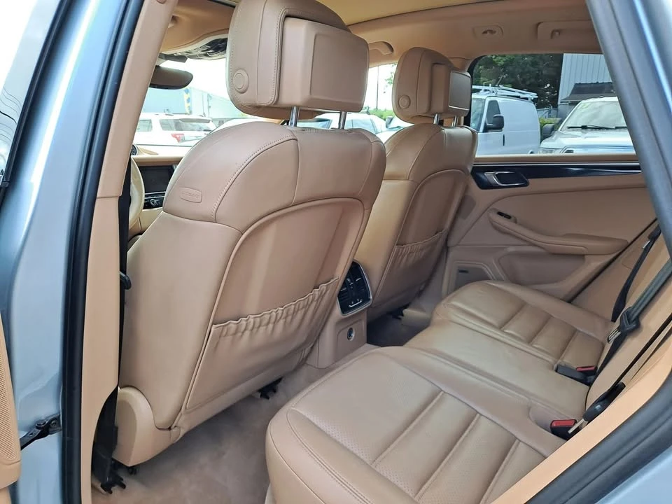 2016 Porsche Macan - Image 9 of 11