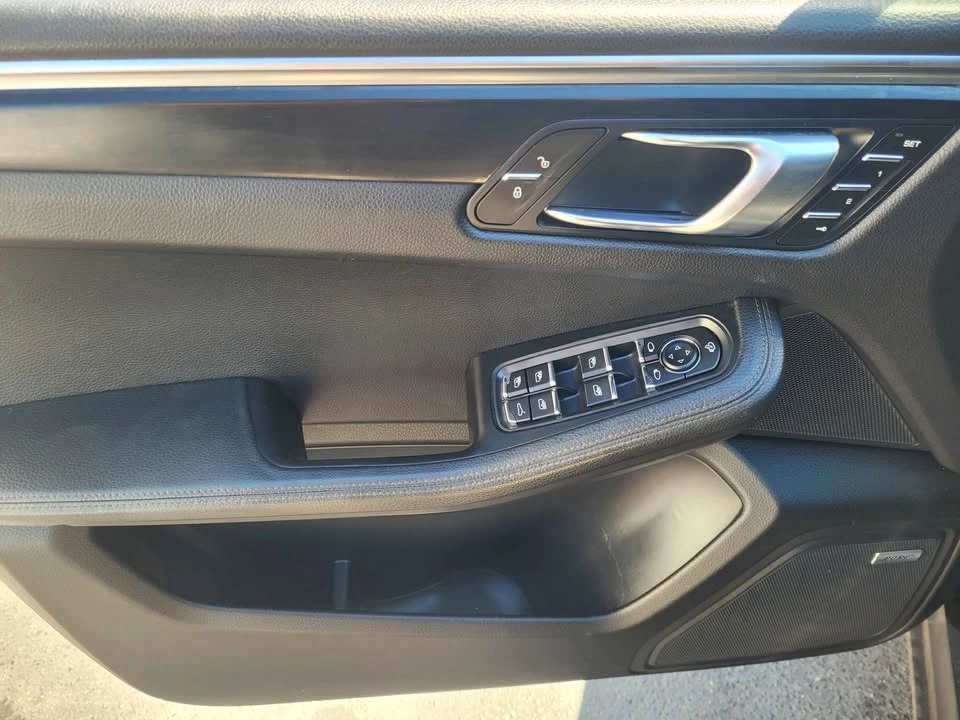 2016 Porsche Macan - Image 12 of 17
