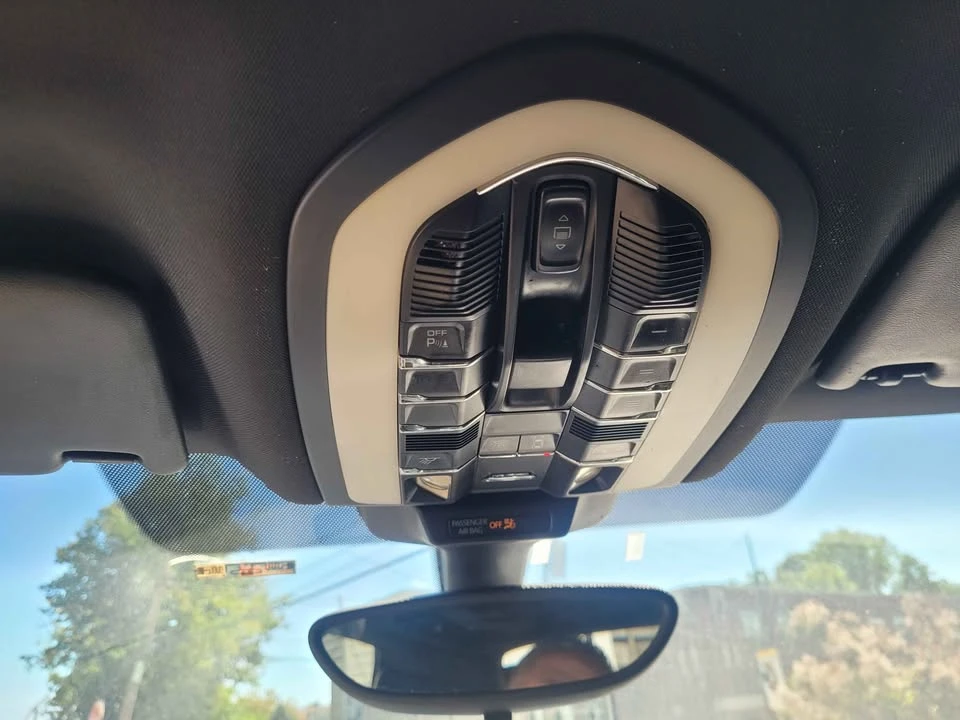 2016 Porsche Macan - Image 13 of 17