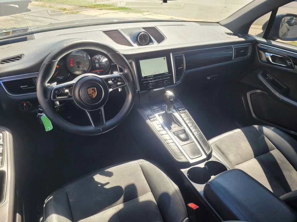2016 Porsche Macan - Image 10 of 17